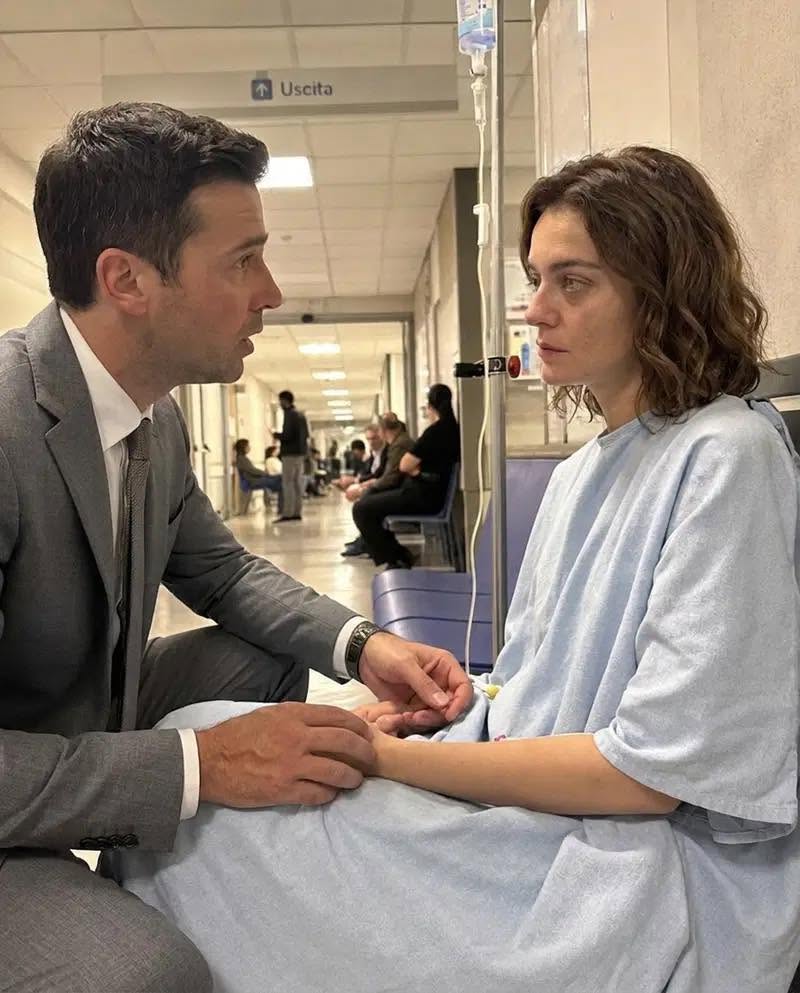 Deux mois après le divorce, j'ai été choqué de voir mon ex-femme errer sans but à l'hôpital. Quand j'ai appris la vérité, je me suis effondré.